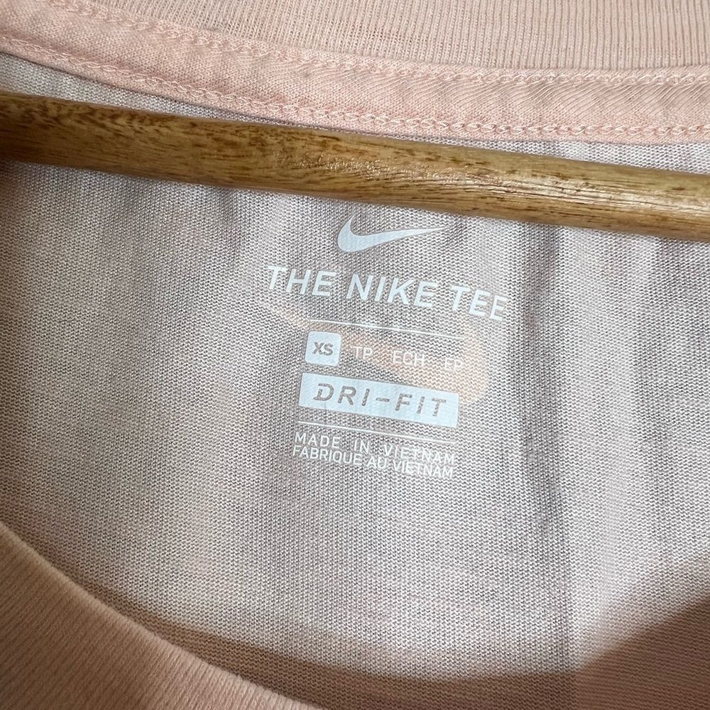 Nike T-Shirt - Picture 2 of 4